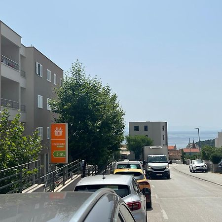 Apartment Lucija - Cozy Flat In The City Center With A Sea View & Parking Makarska Kültér fotó