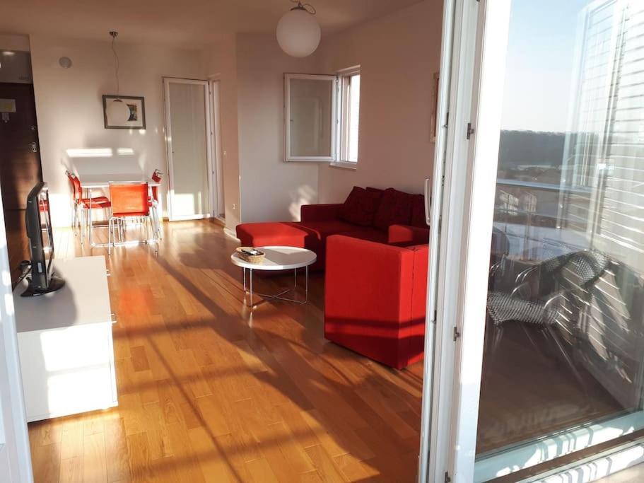 Apartment Lucija - Cozy Flat In The City Center With A Sea View & Parking Makarska Kültér fotó