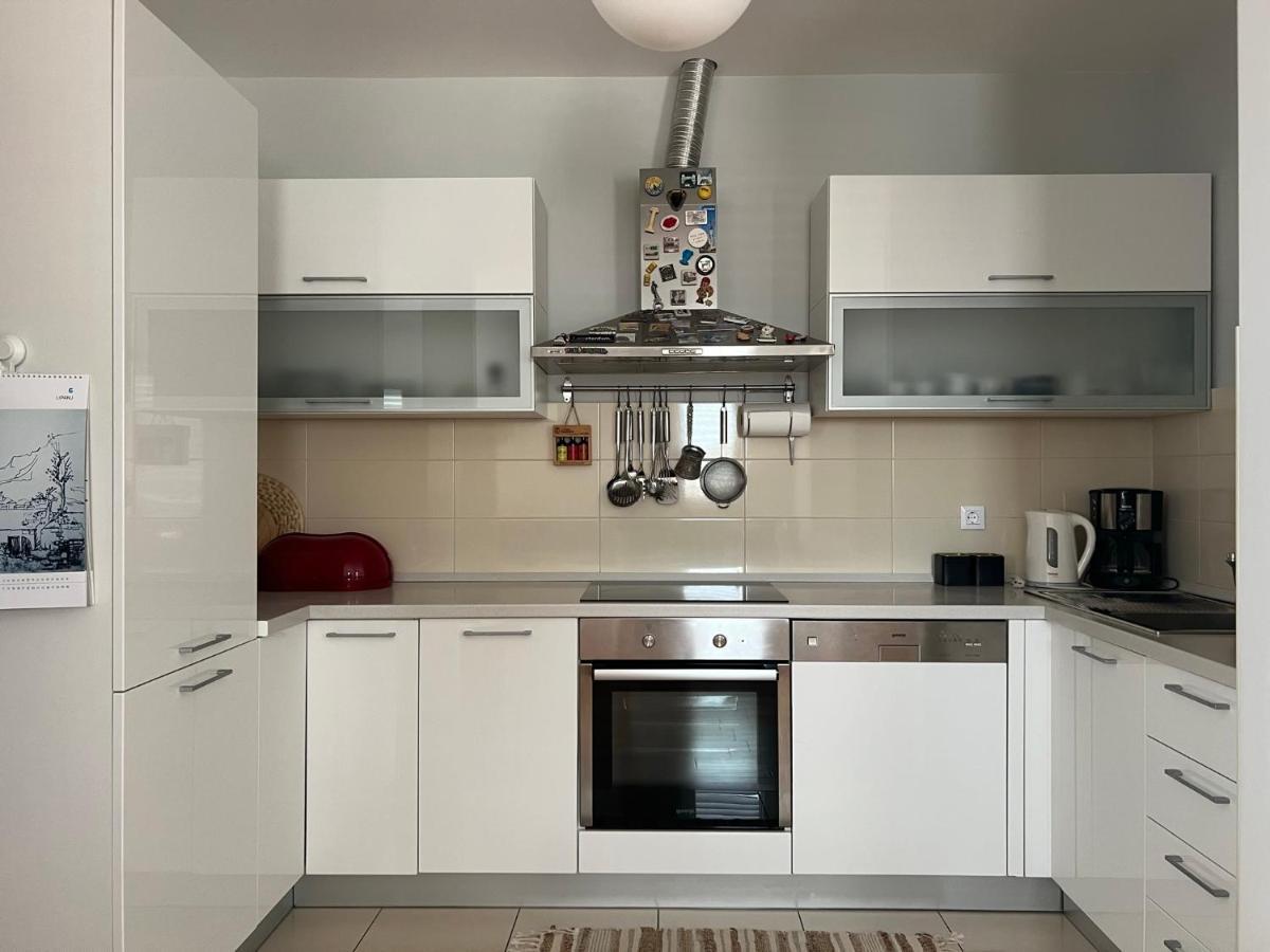 Apartment Lucija - Cozy Flat In The City Center With A Sea View & Parking Makarska Kültér fotó