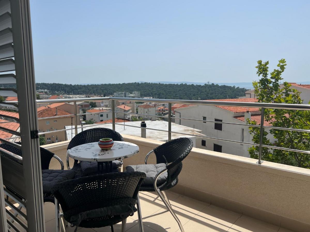 Apartment Lucija - Cozy Flat In The City Center With A Sea View & Parking Makarska Kültér fotó