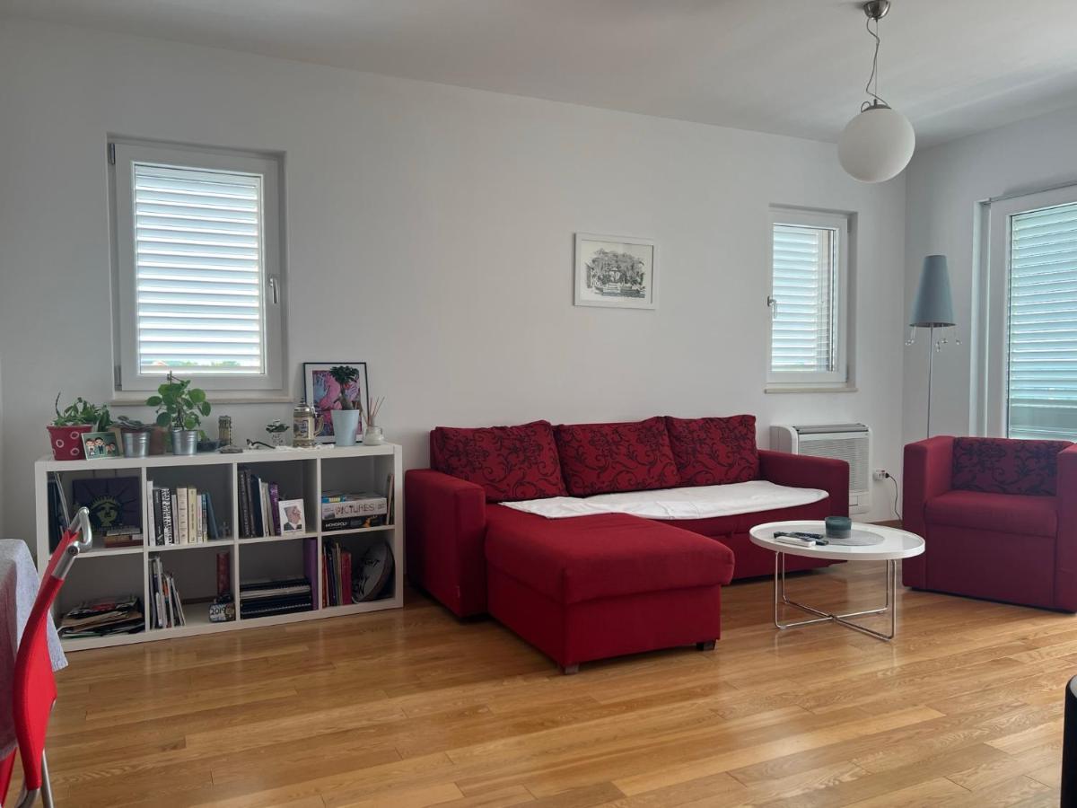 Apartment Lucija - Cozy Flat In The City Center With A Sea View & Parking Makarska Kültér fotó