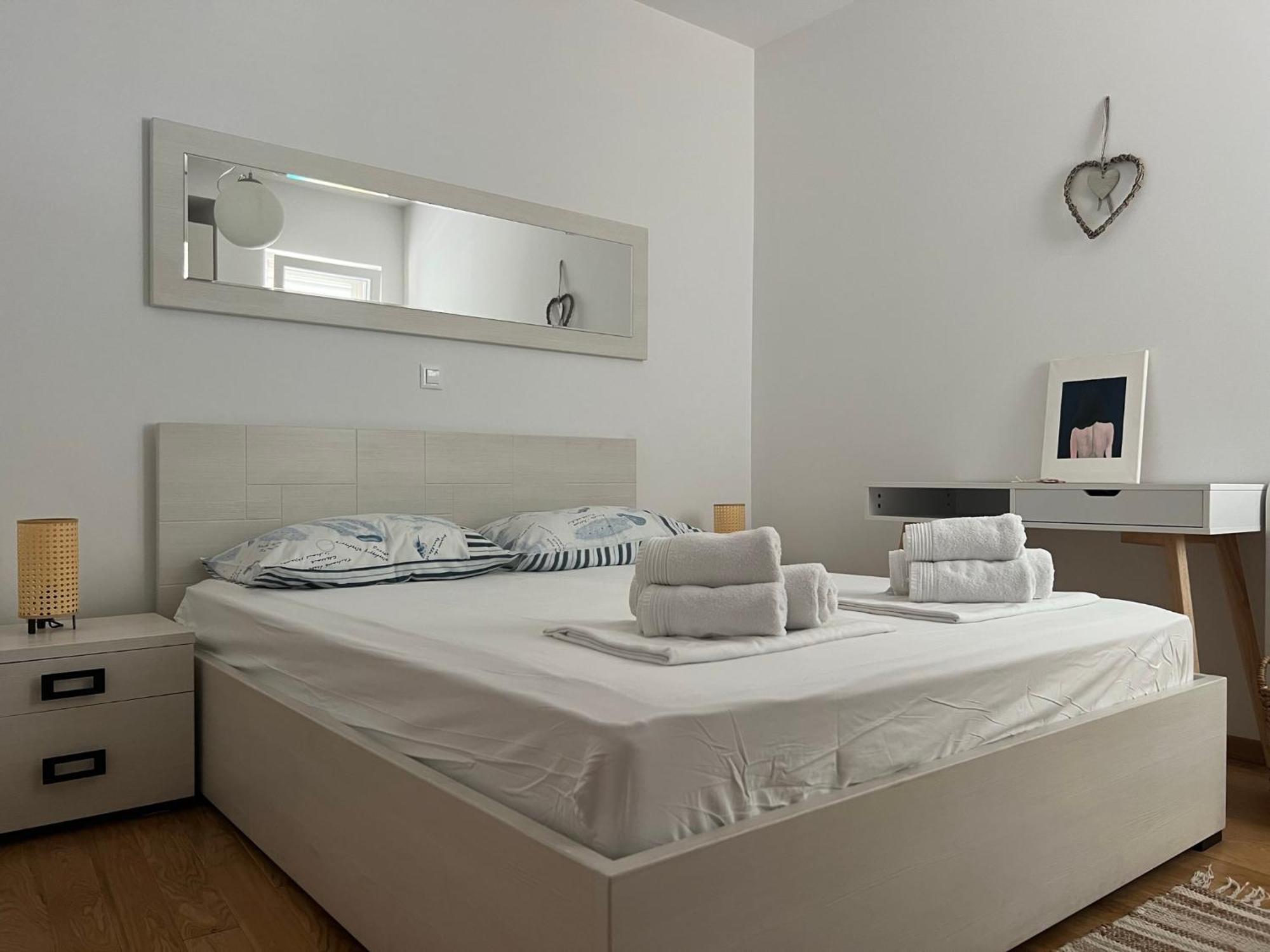 Apartment Lucija - Cozy Flat In The City Center With A Sea View & Parking Makarska Kültér fotó